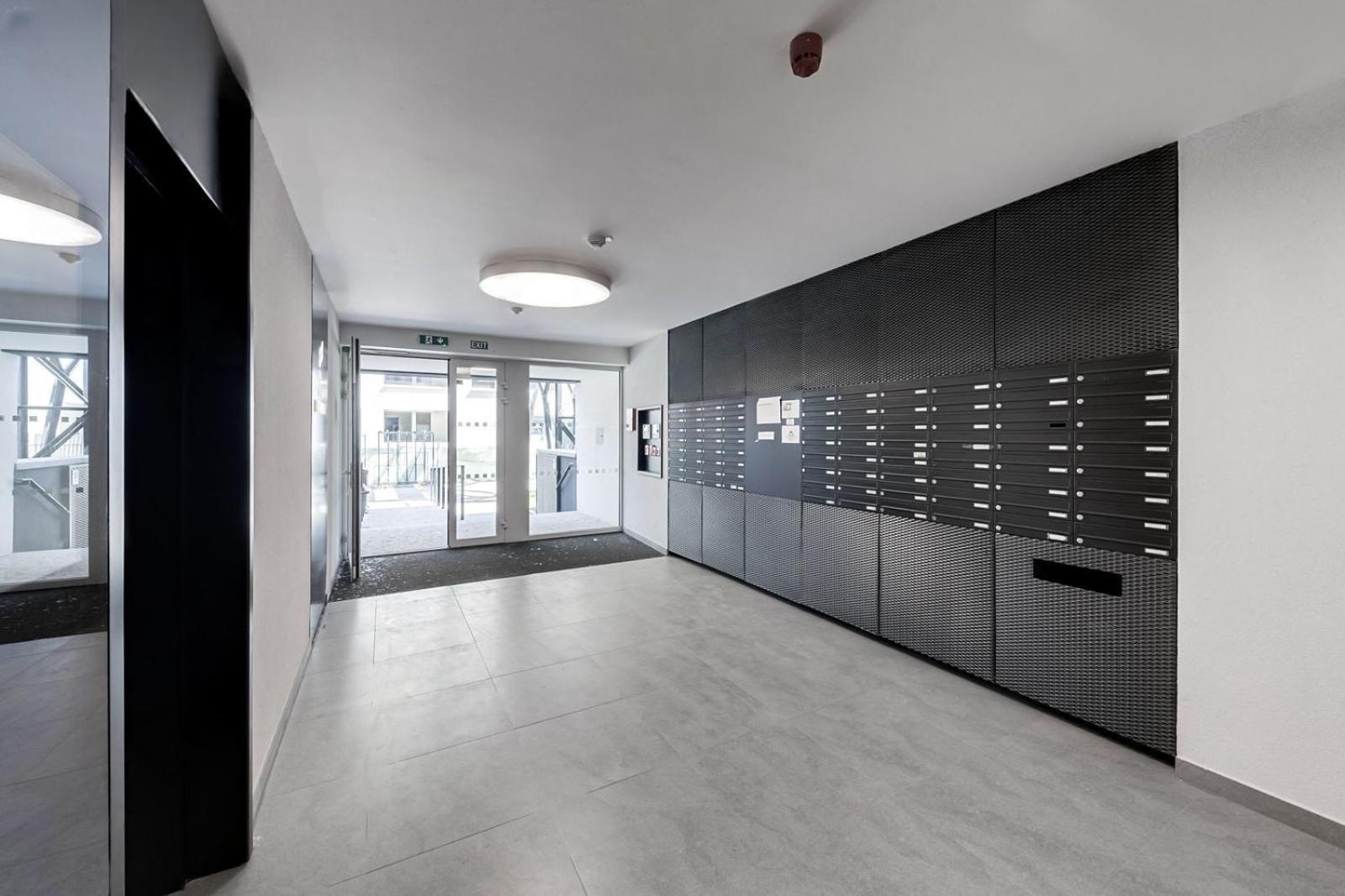 Holesovice Delight: Modern Comfort With A Twist In Prague 7 エクステリア 写真