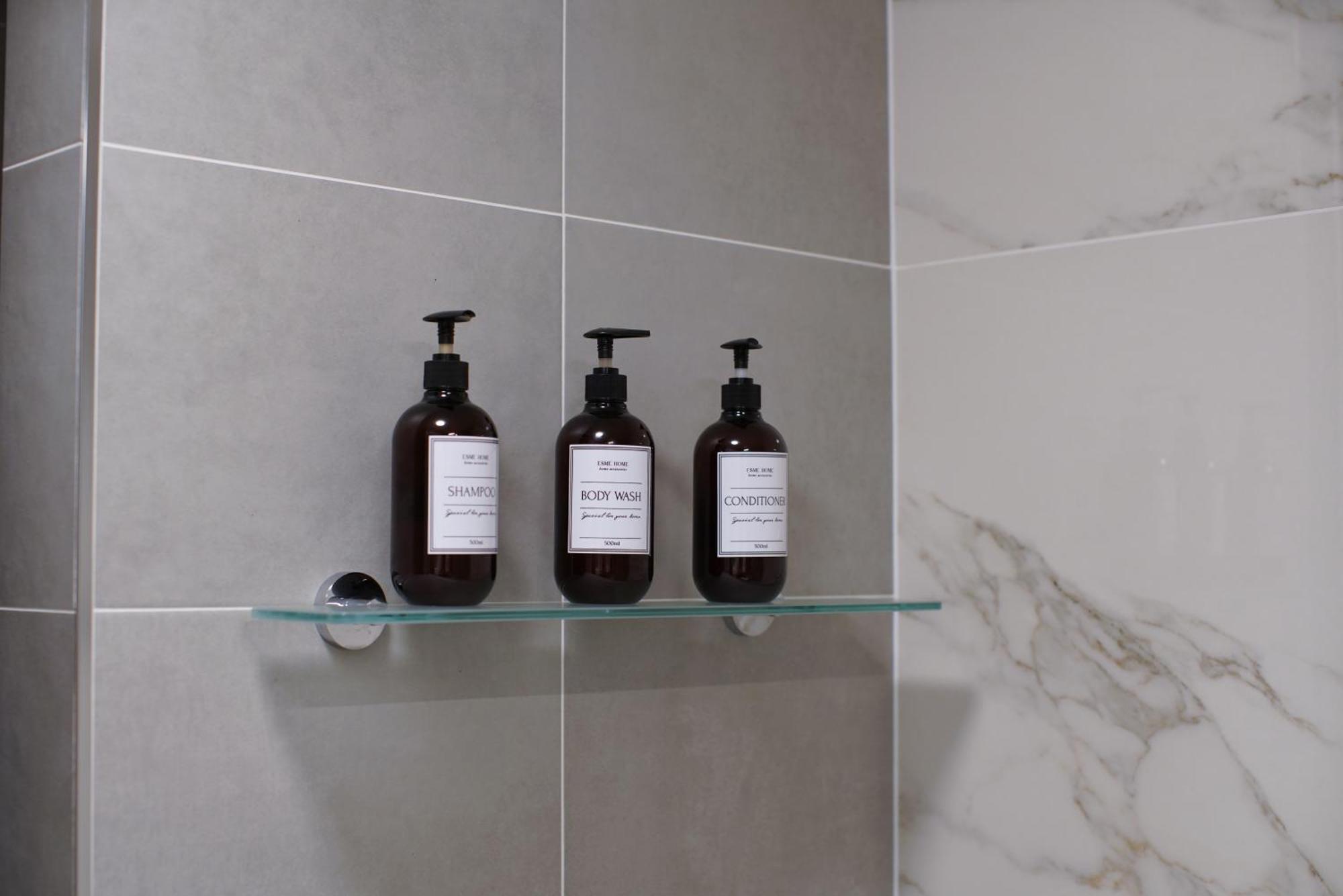 Holesovice Delight: Modern Comfort With A Twist In Prague 7 エクステリア 写真