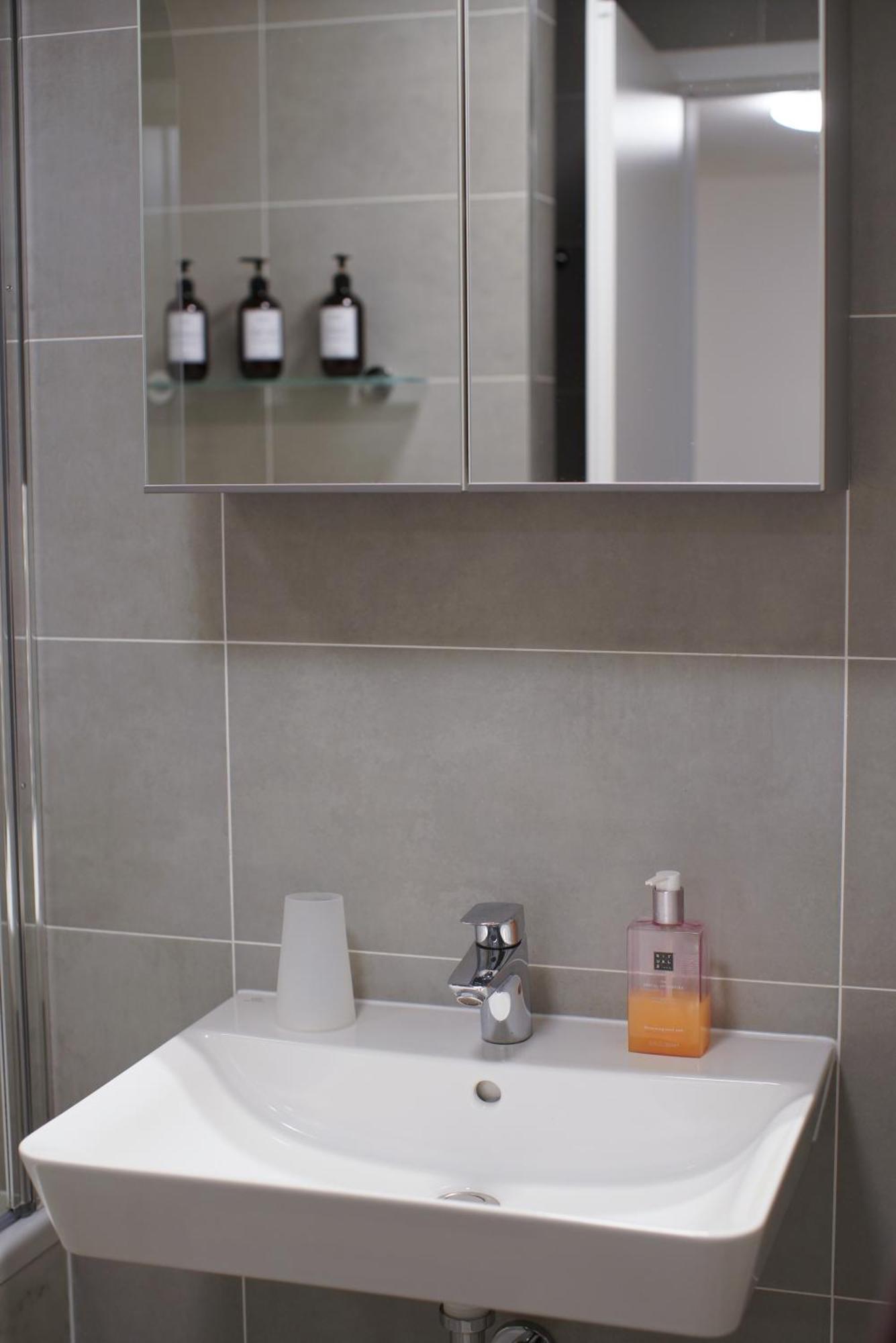 Holesovice Delight: Modern Comfort With A Twist In Prague 7 エクステリア 写真