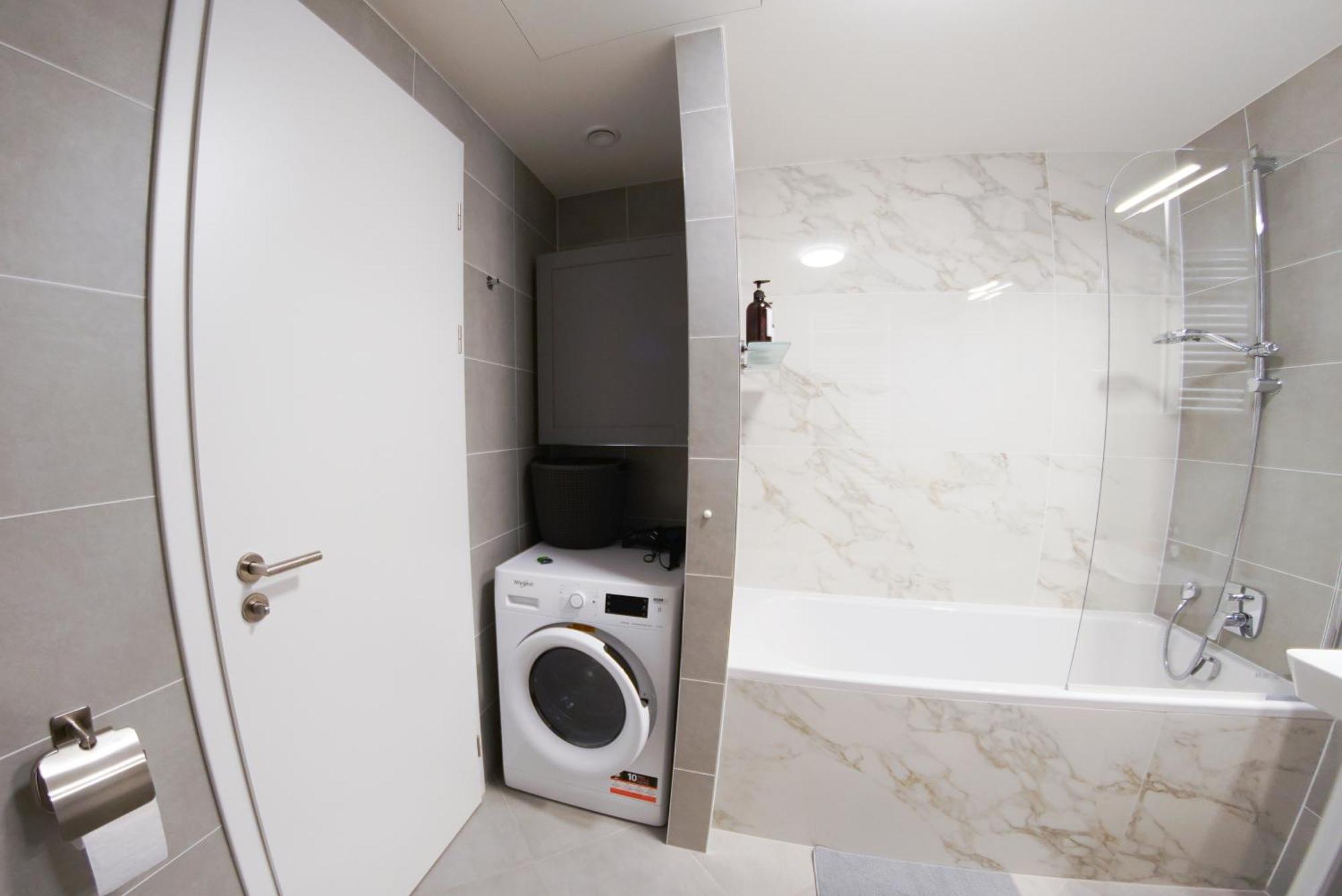 Holesovice Delight: Modern Comfort With A Twist In Prague 7 エクステリア 写真